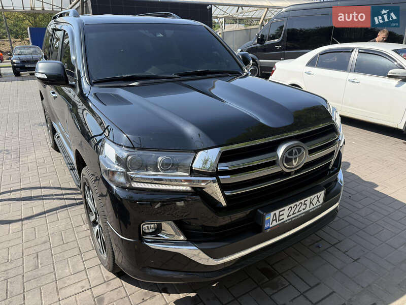 2019 toyota land cruiser 200