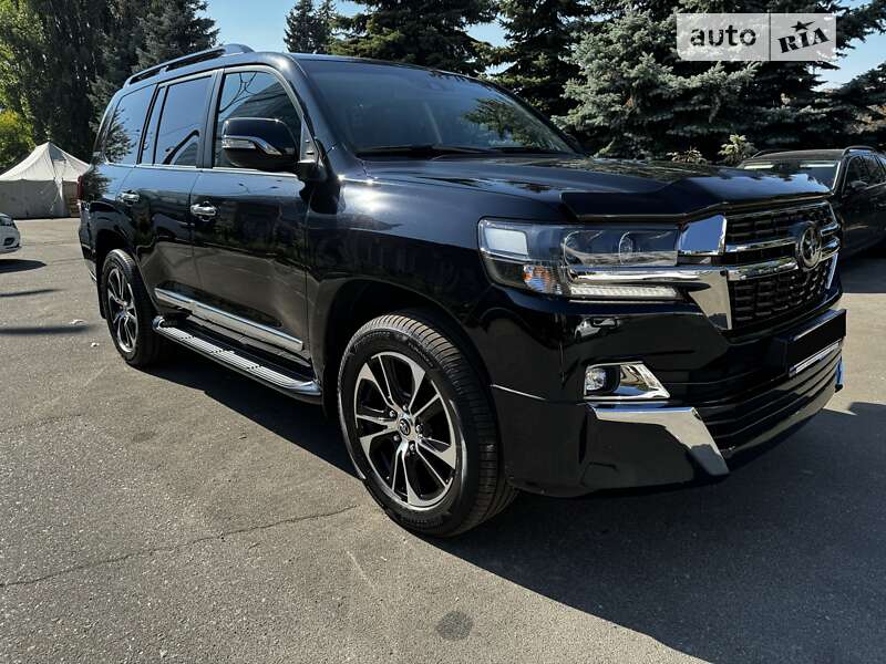 2020 toyota land cruiser 200
