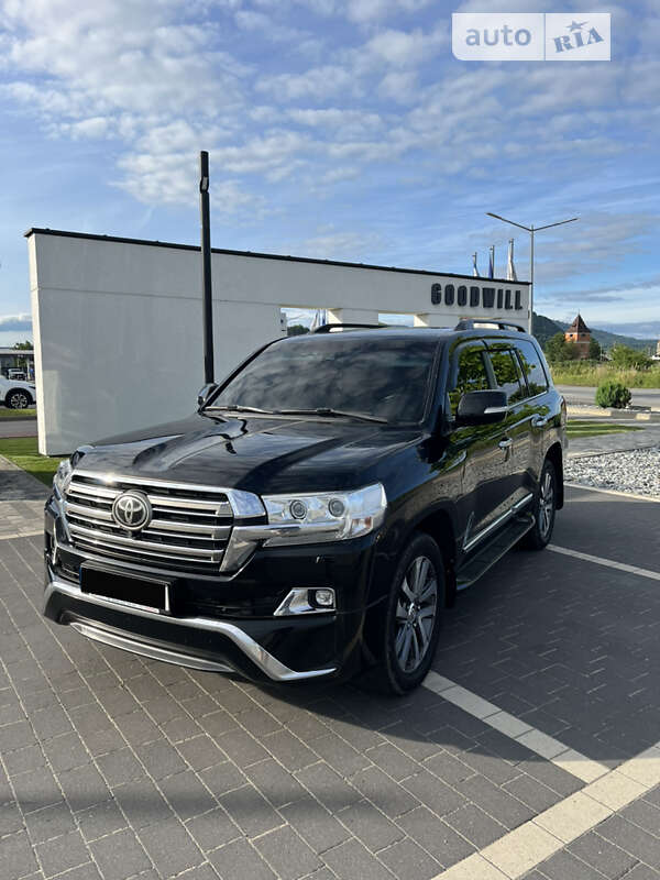 2015 toyota land cruiser 200