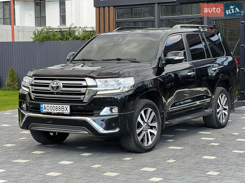 2016 toyota land cruiser 200