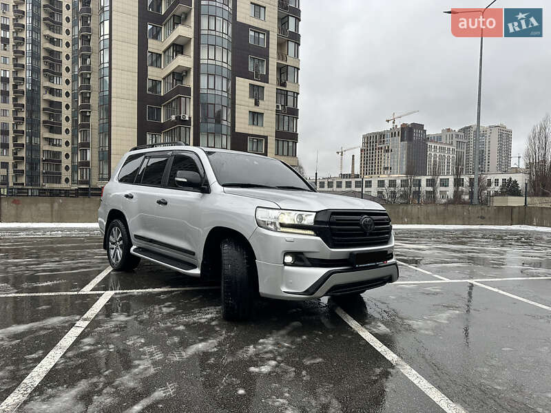 2016 toyota land cruiser 200