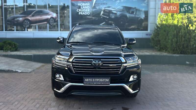 2016 toyota land cruiser 200