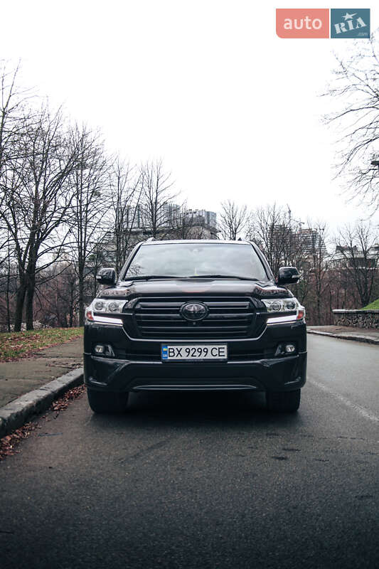 2016 toyota land cruiser 200