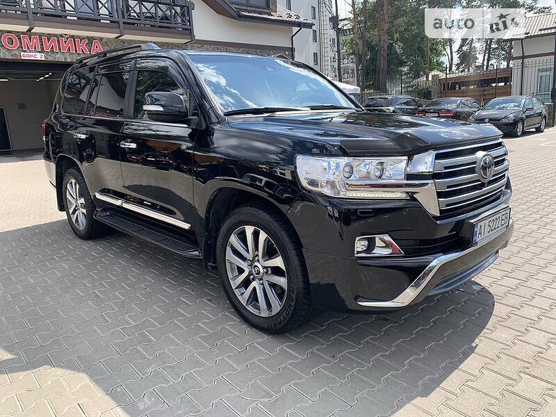 2017 toyota land cruiser 200