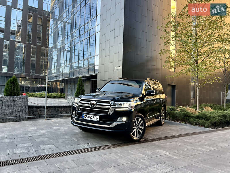 2017 toyota land cruiser 200