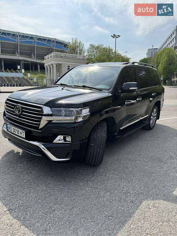 2017 toyota land cruiser 200