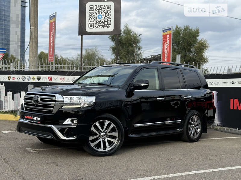 2018 toyota land cruiser 200