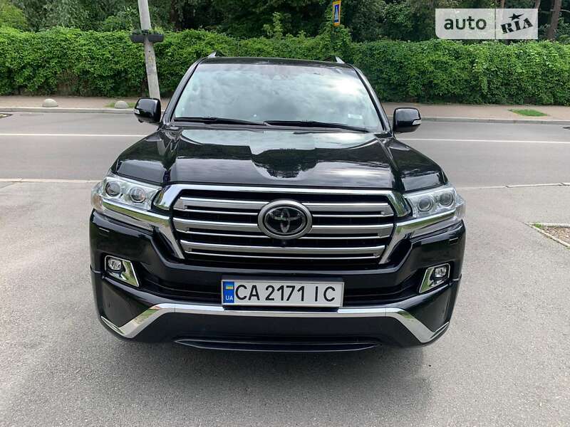 2018 toyota land cruiser 200