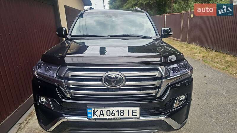 2018 toyota land cruiser 200