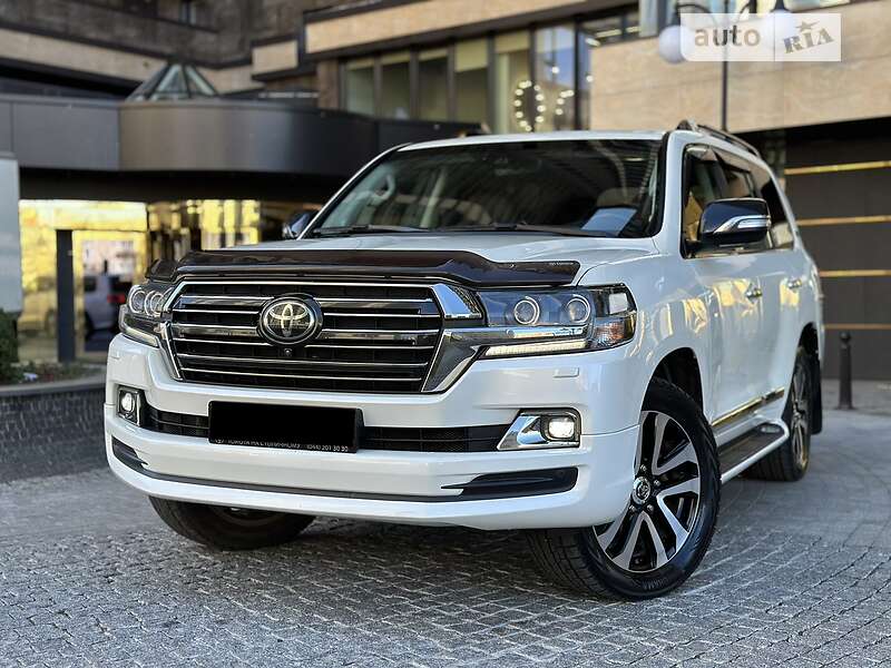 2018 toyota land cruiser 200