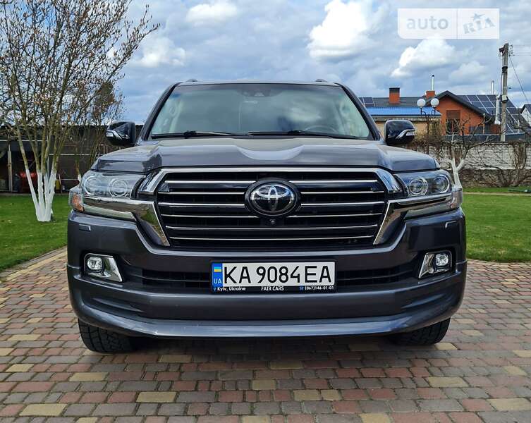 2018 toyota land-cruiser-200