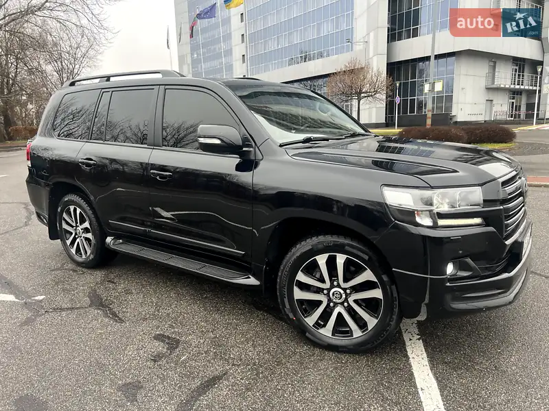 2018 toyota land-cruiser-200