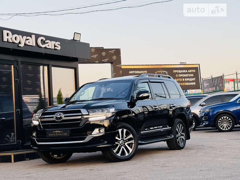 2019 toyota land cruiser 200