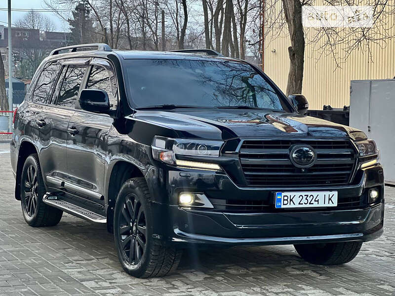 2019 toyota land cruiser 200