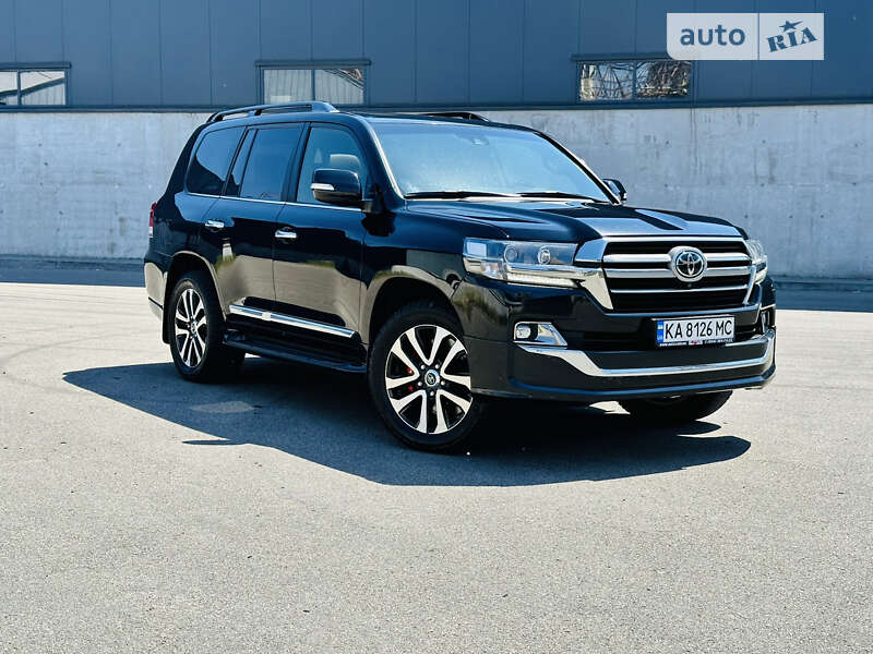 2019 toyota land cruiser 200