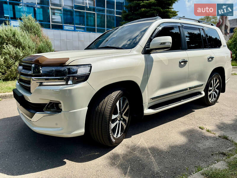 2019 toyota land-cruiser-200