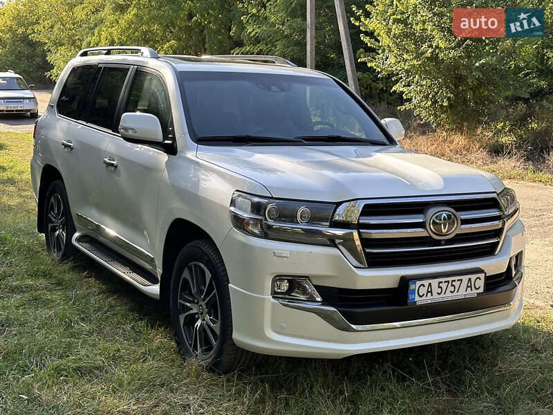 2019 toyota land-cruiser-200