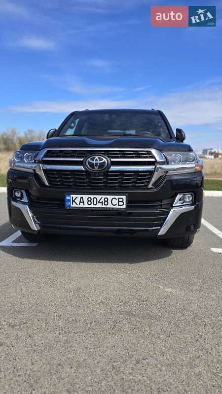 2020 toyota land-cruiser-200