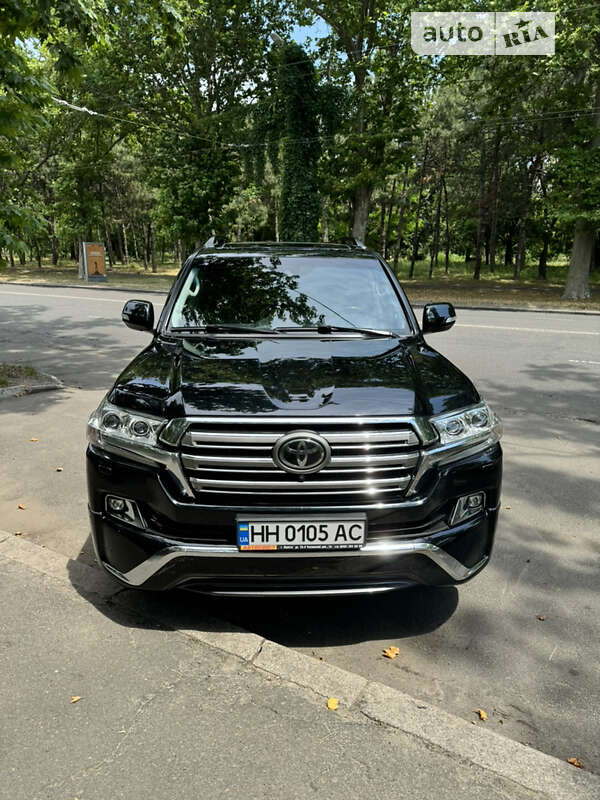 2015 toyota land cruiser 200