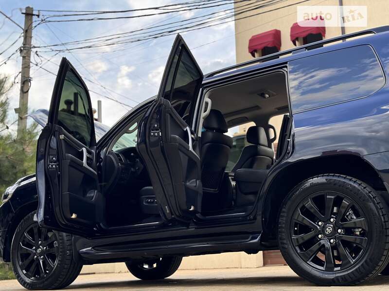 2016 toyota land cruiser 200