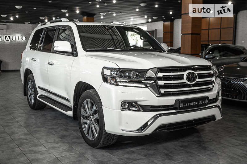2017 toyota land-cruiser-200