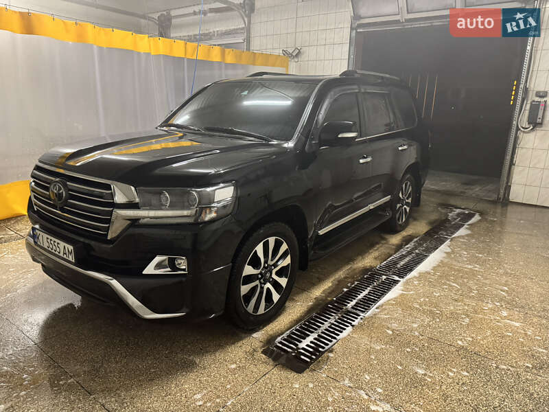 2017 toyota land cruiser 200