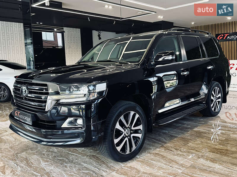 2018 toyota land cruiser 200