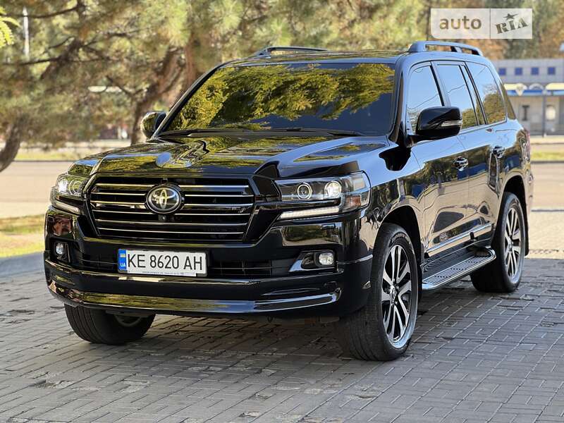 2018 toyota land cruiser 200