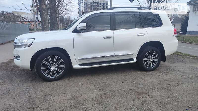 2015 toyota land cruiser 200