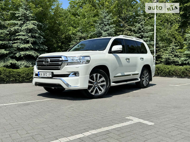 2016 toyota land cruiser 200