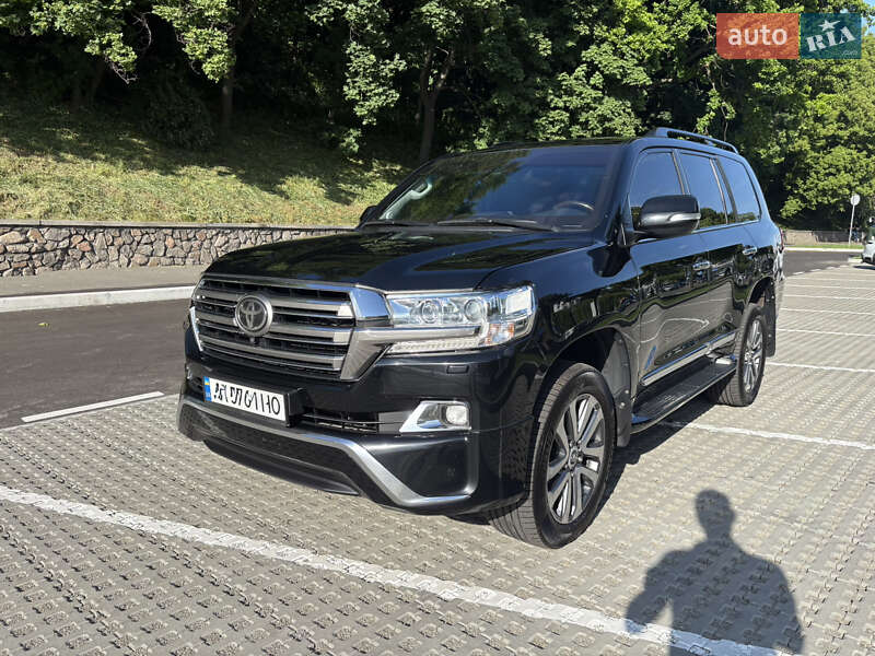 2016 toyota land cruiser 200