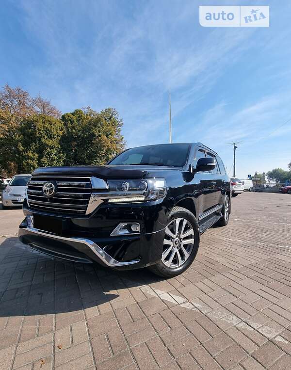 2017 toyota land cruiser 200
