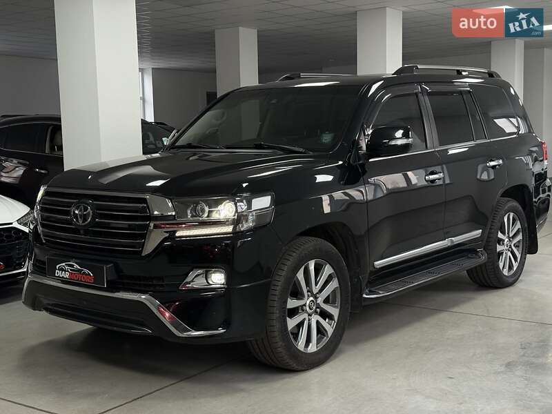 2017 toyota land cruiser 200