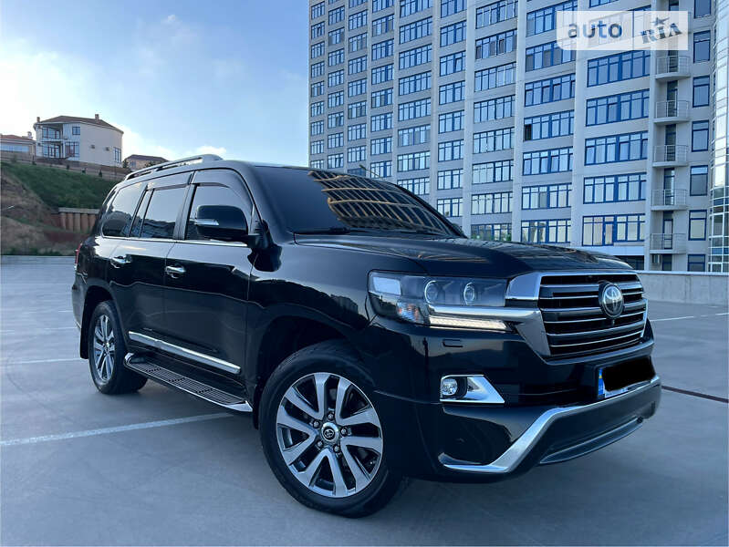 2017 toyota land cruiser 200