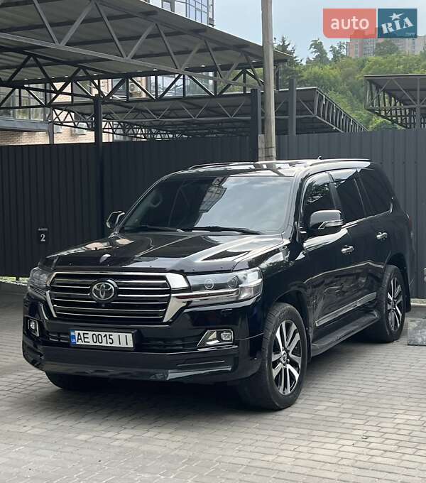 2017 toyota land cruiser 200