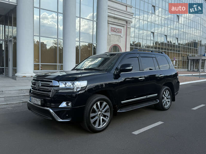 2017 toyota land cruiser 200