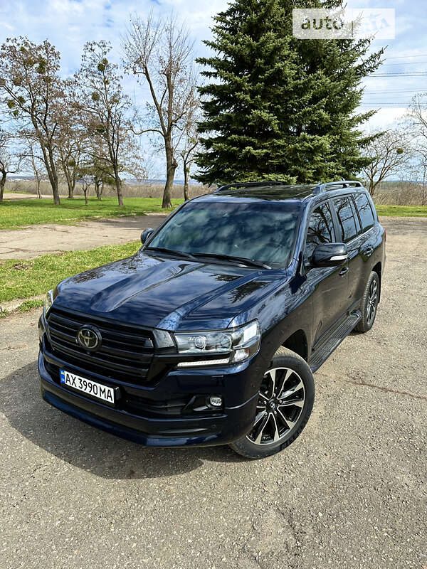 2018 toyota land cruiser 200