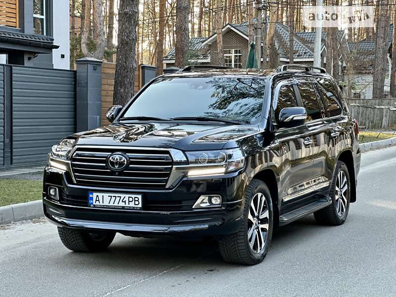 2018 toyota land cruiser 200