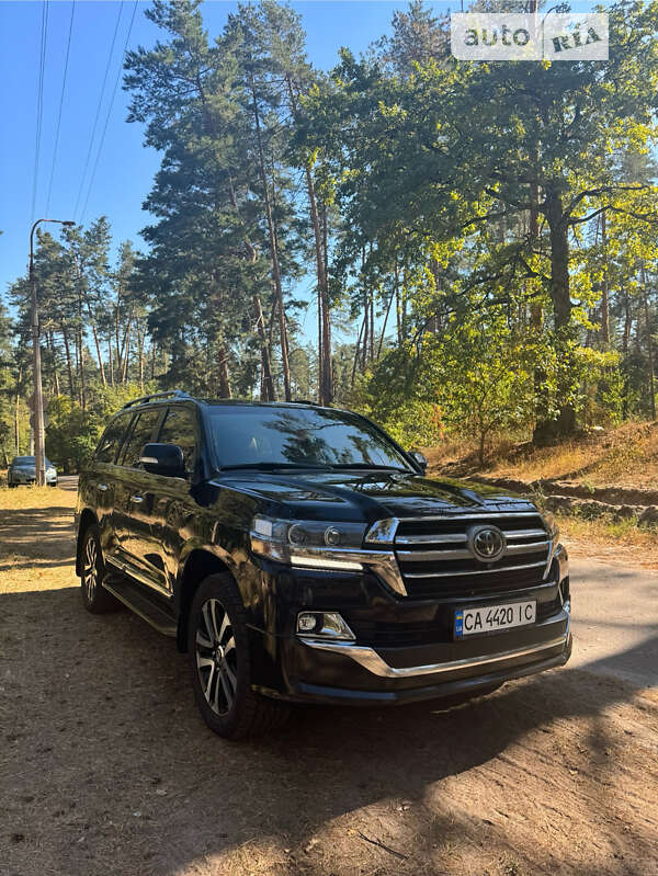 2019 toyota land cruiser 200