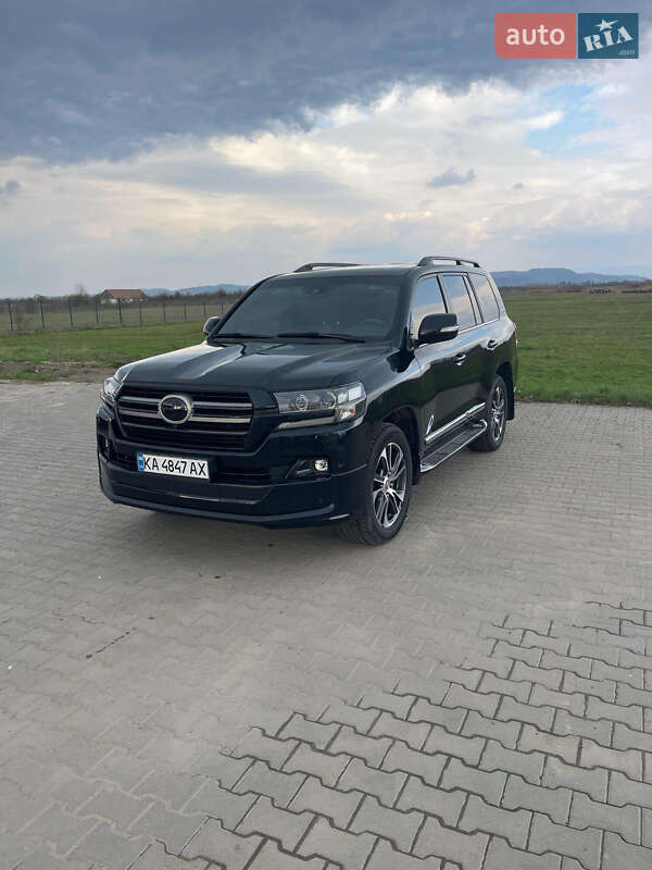 2020 toyota land cruiser 200