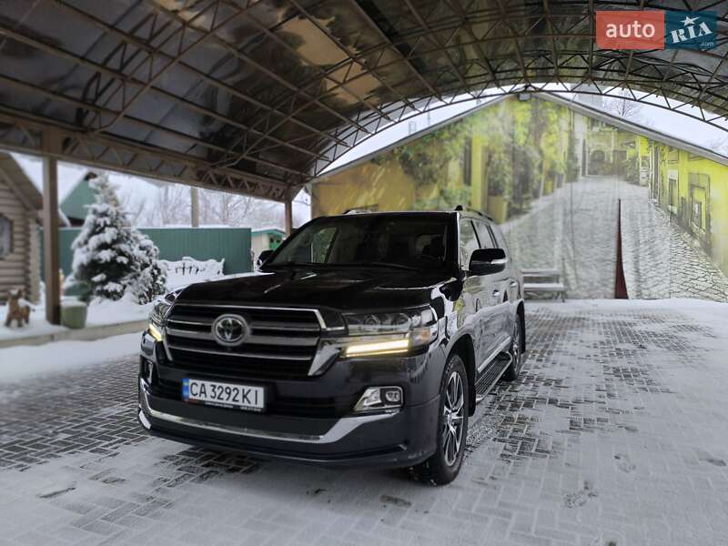 2020 toyota land cruiser 200