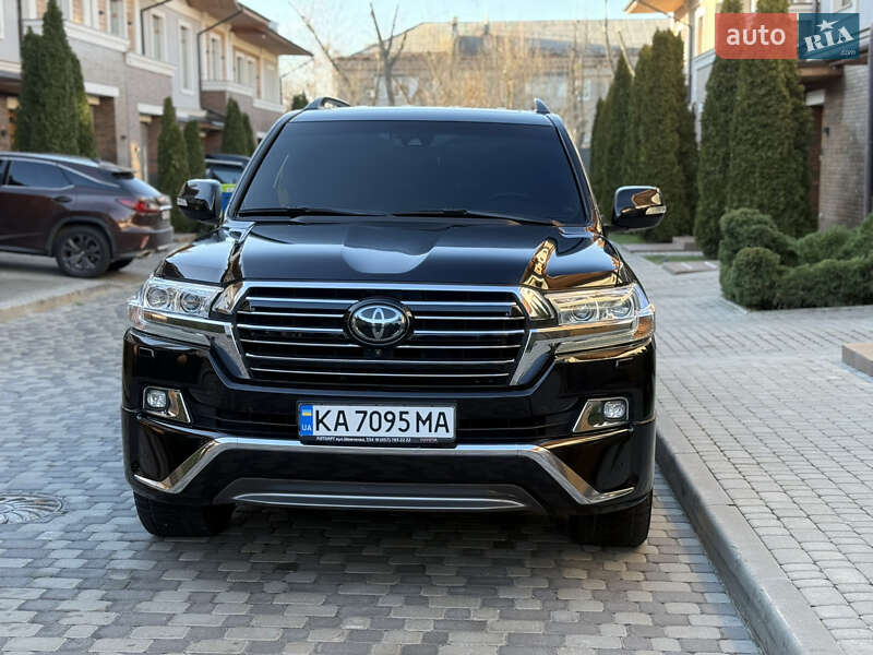 2016 toyota land cruiser 200