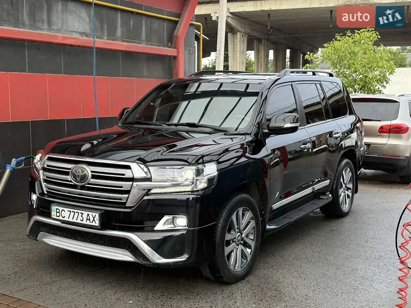 2016 toyota land-cruiser-200
