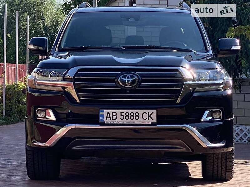 2017 toyota land cruiser 200