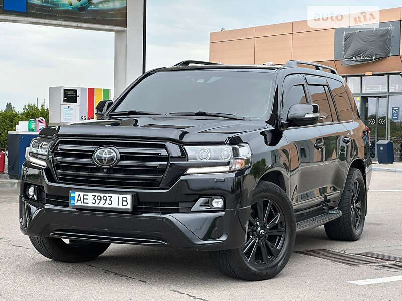 2017 toyota land cruiser 200