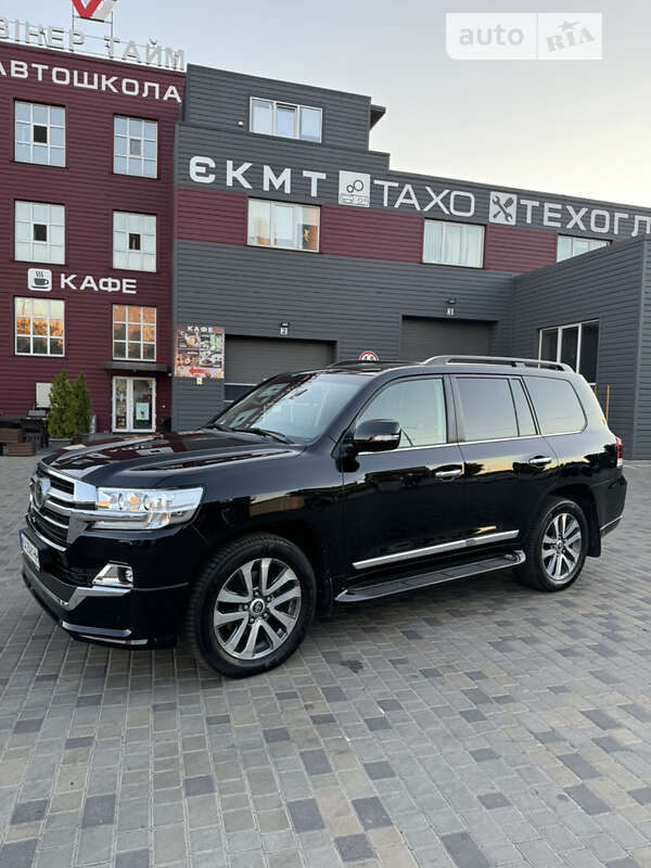 2017 toyota land cruiser 200