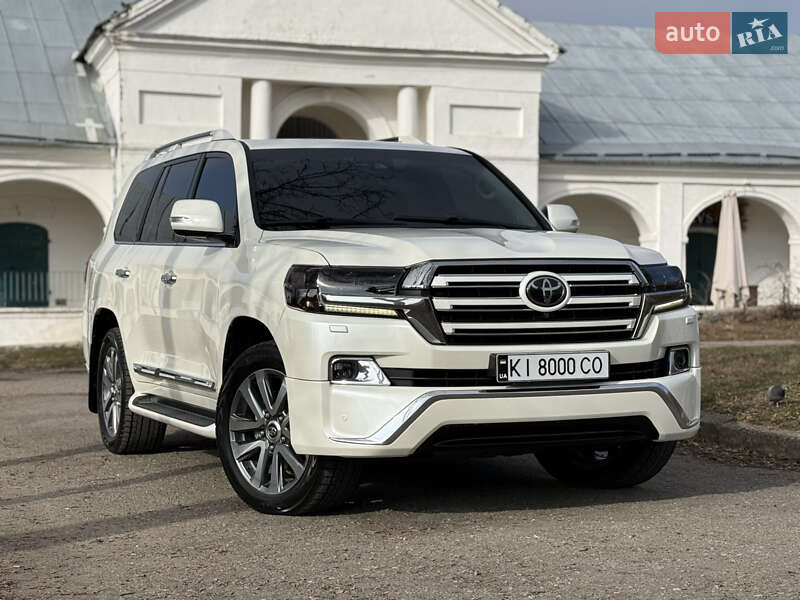 2017 toyota land cruiser 200