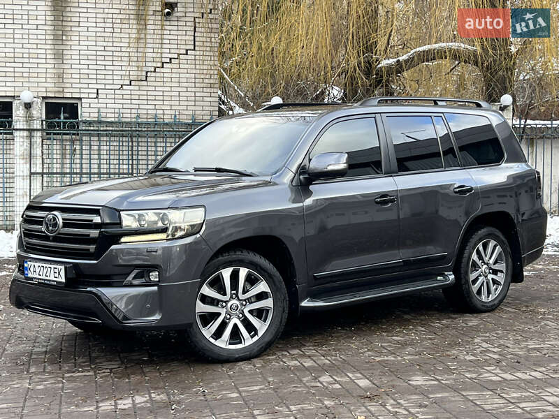 2018 toyota land cruiser 200