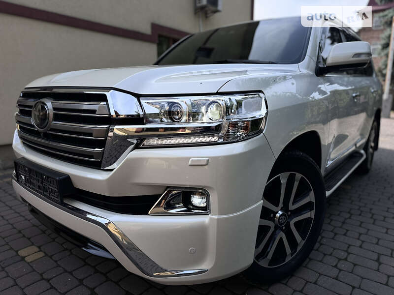 2018 toyota land cruiser 200