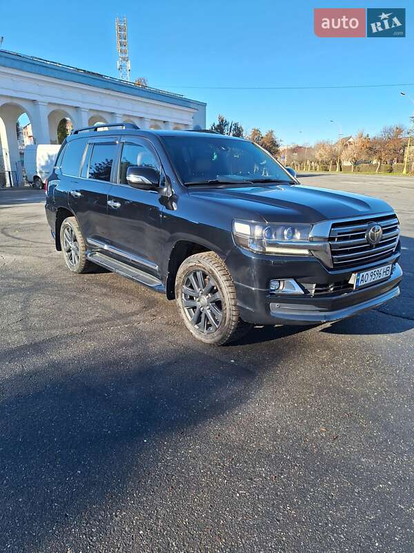 2018 toyota land cruiser 200